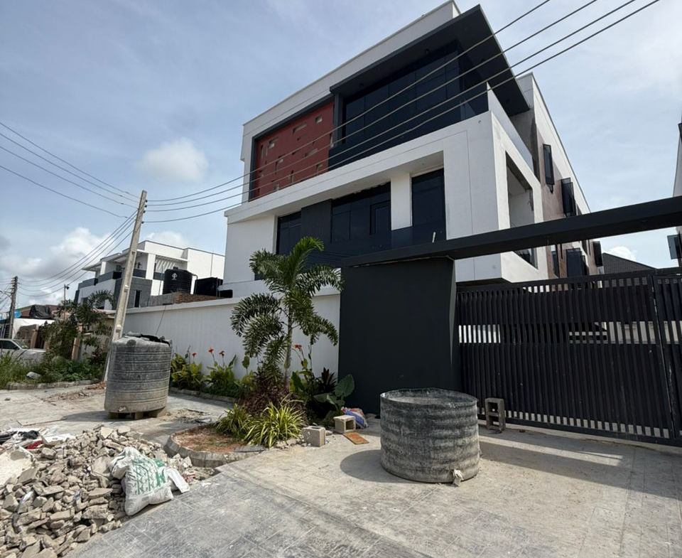 serviced 4-bedroom terrace duplex with BQ for sale in Lekki Phase 1