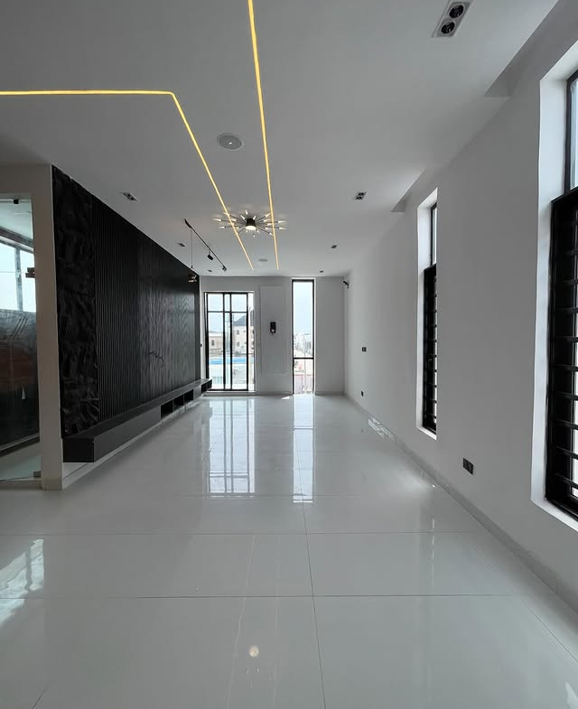 5-bedroom detached duplex with pool and cinema in Ikota for ₦350M