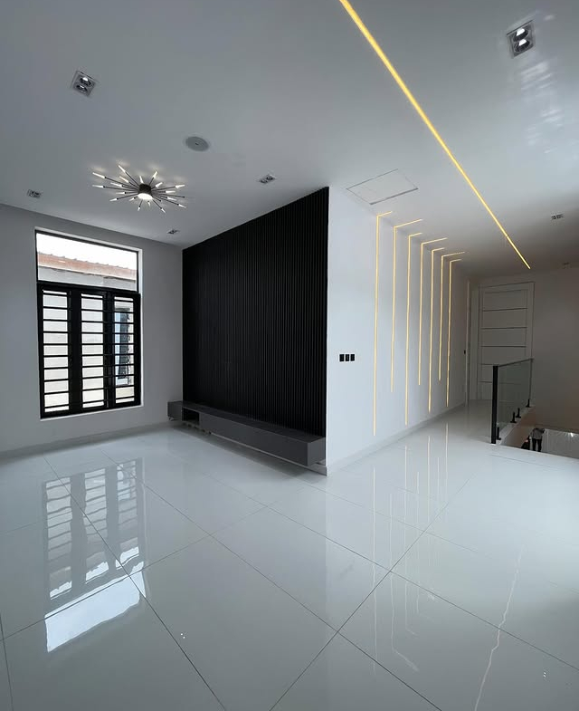 5-bedroom detached duplex with pool and cinema in Ikota for ₦350M