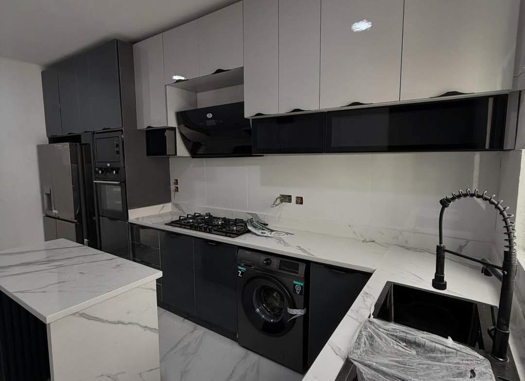 2 bedroom apartment with BQ in Lekki Phase 1 for ₦270M