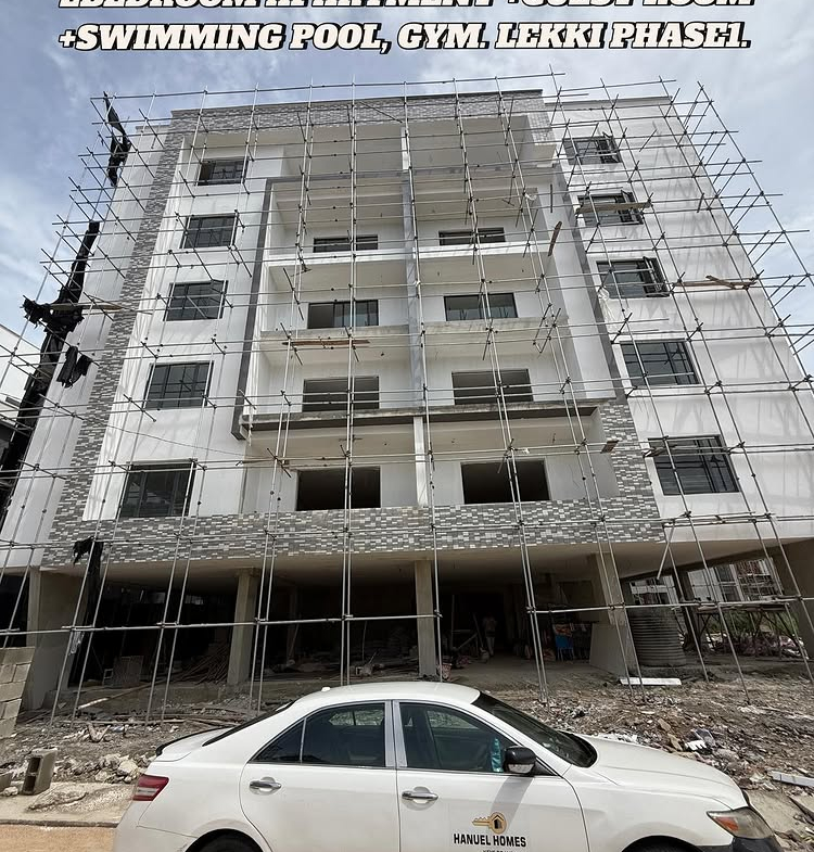 2 bedroom apartment with BQ in Lekki Phase 1 for ₦270M
