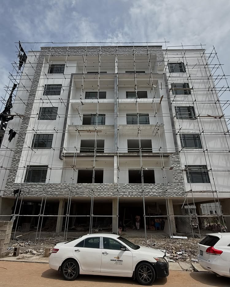 2 bedroom apartment with BQ in Lekki Phase 1 for ₦270M