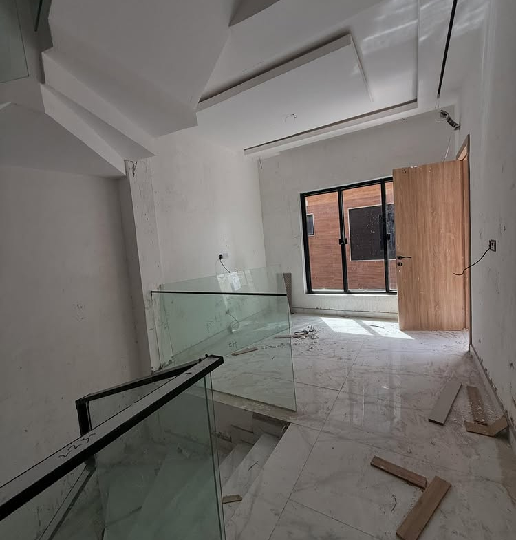 serviced 4-bedroom terrace duplex with BQ for sale in Lekki Phase 1