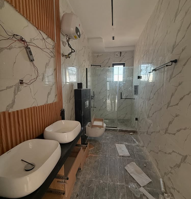serviced 4-bedroom terrace duplex with BQ for sale in Lekki Phase 1