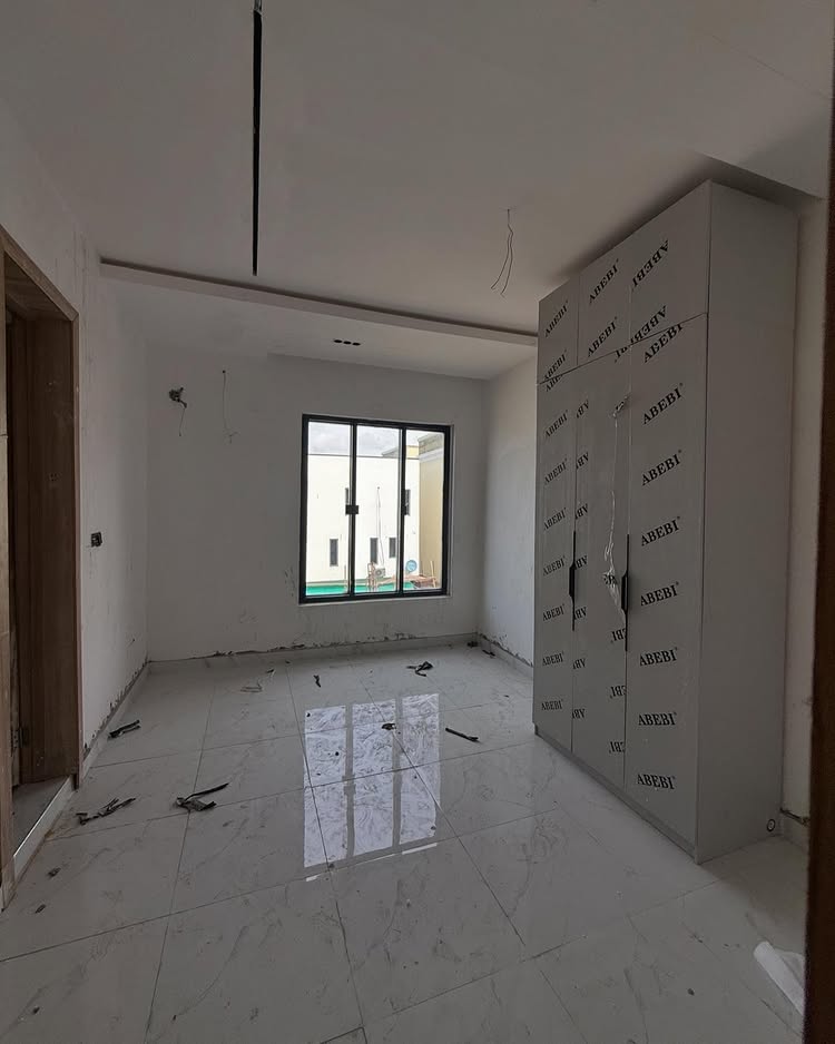 serviced 4-bedroom terrace duplex with BQ for sale in Lekki Phase 1