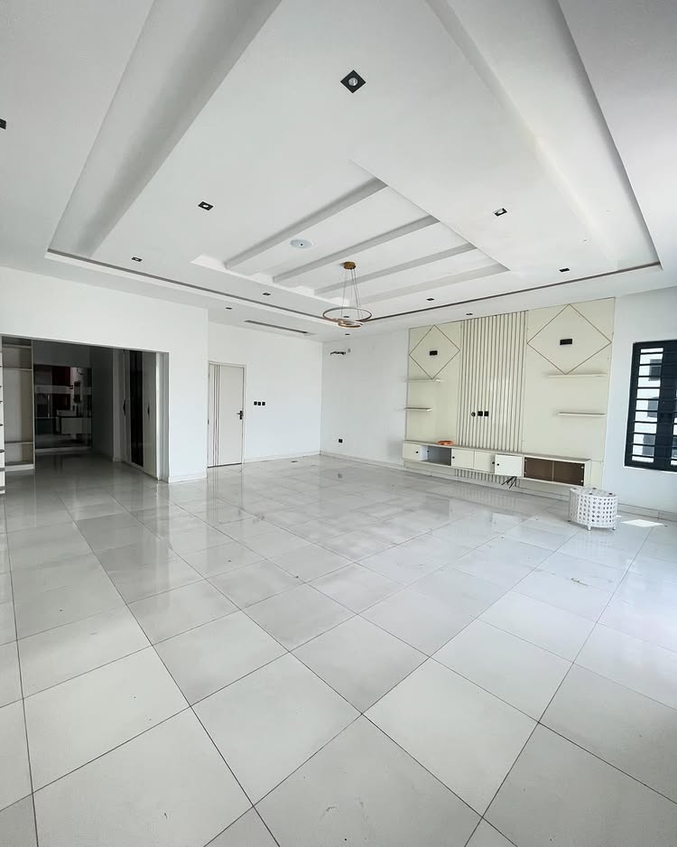 5-bedroom detached duplex with BQ, pool, and cinema for sale in Chevron