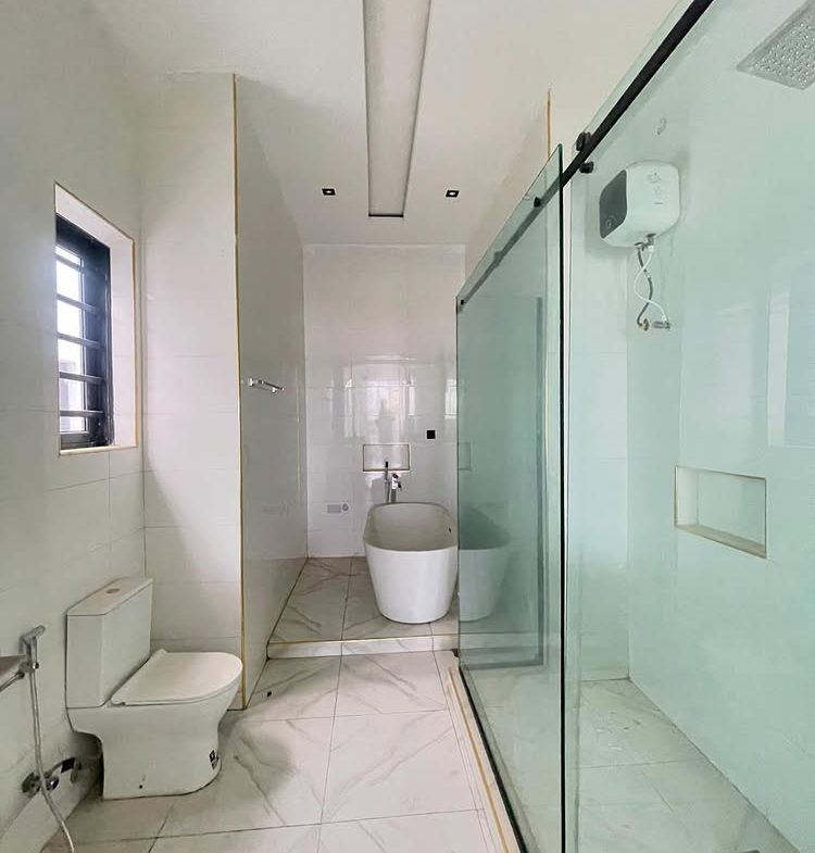 5-bedroom detached duplex with BQ, pool, and cinema for sale in Chevron