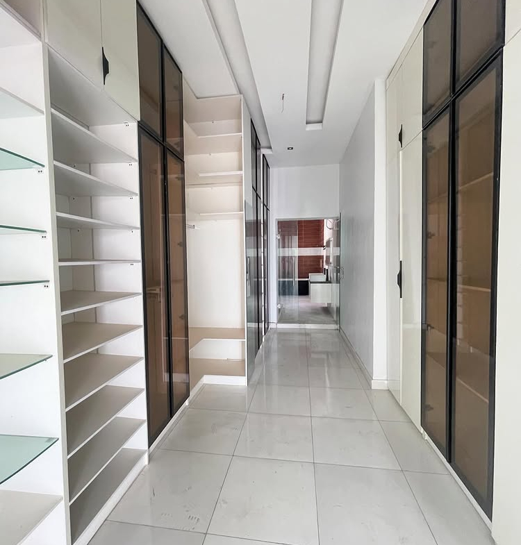 5-bedroom detached duplex with BQ, pool, and cinema for sale in Chevron