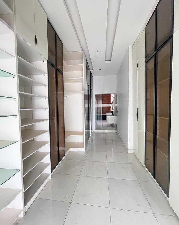 5-bedroom detached duplex with BQ, pool, and cinema for sale in Chevron