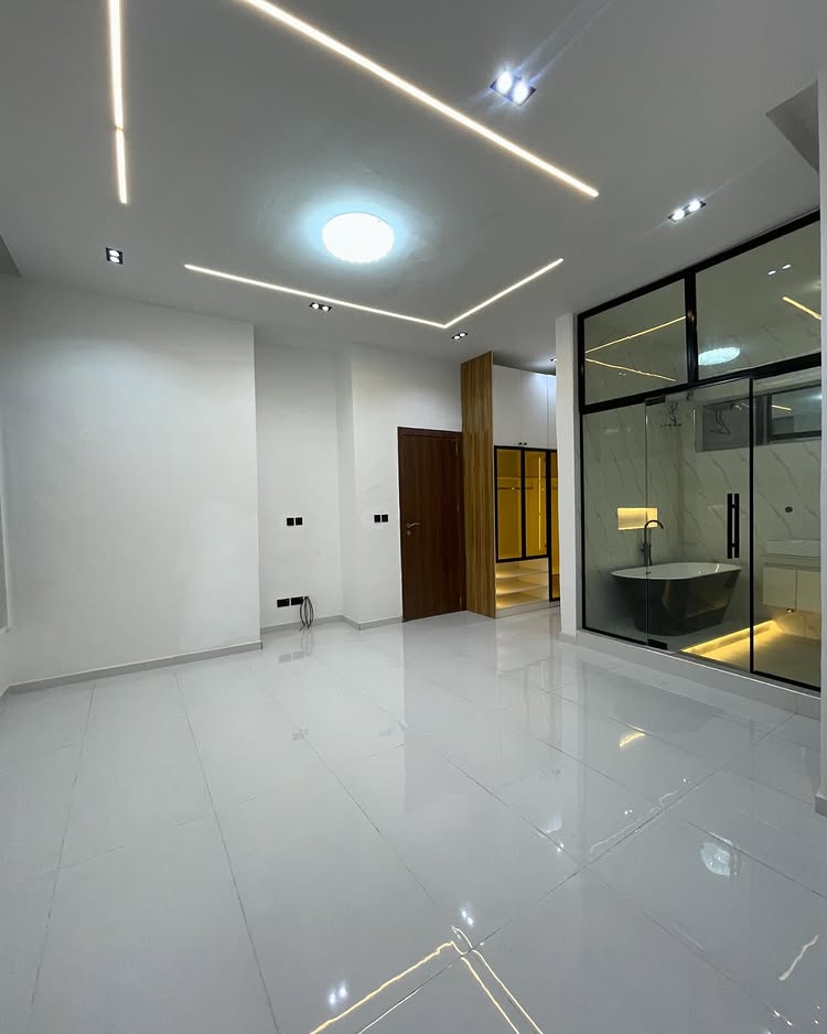 Modern 4 bedroom detached duplex with spacious compound and smart features in Ikota, Lagos, priced at 190M.