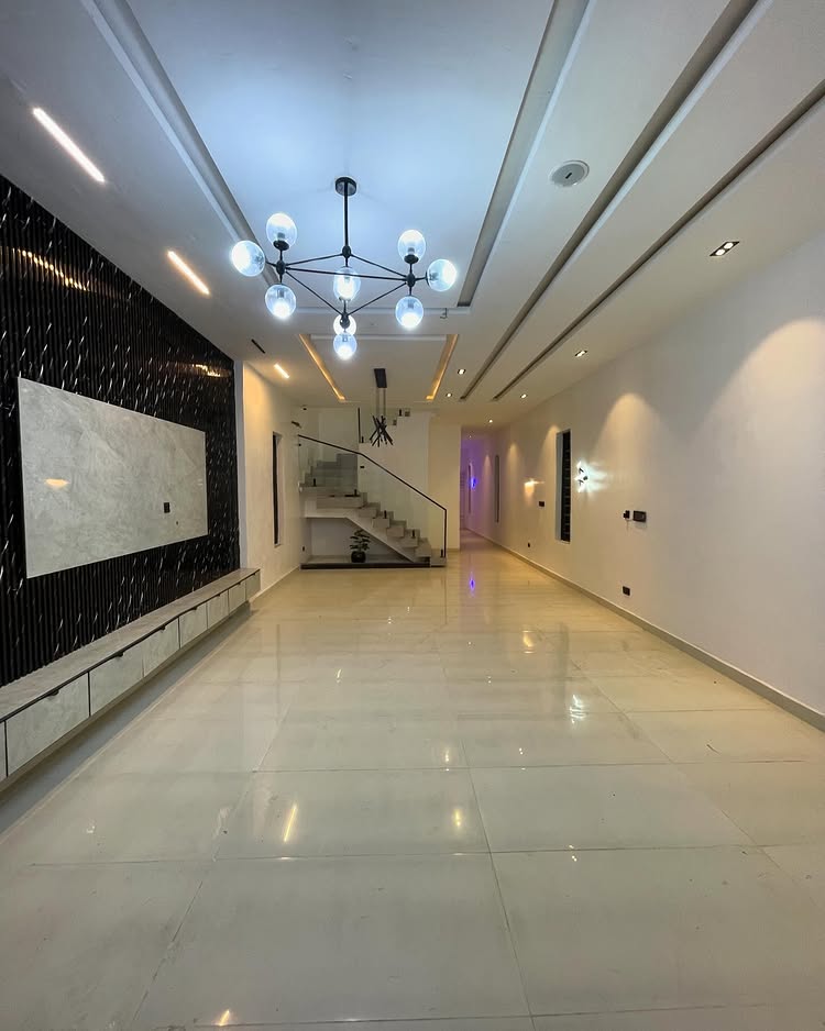 Modern 4 bedroom detached duplex with spacious compound and smart features in Ikota, Lagos, priced at 190M.