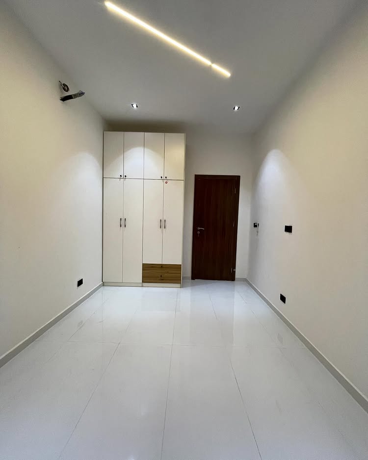 Modern 4 bedroom detached duplex with spacious compound and smart features in Ikota, Lagos, priced at 190M.