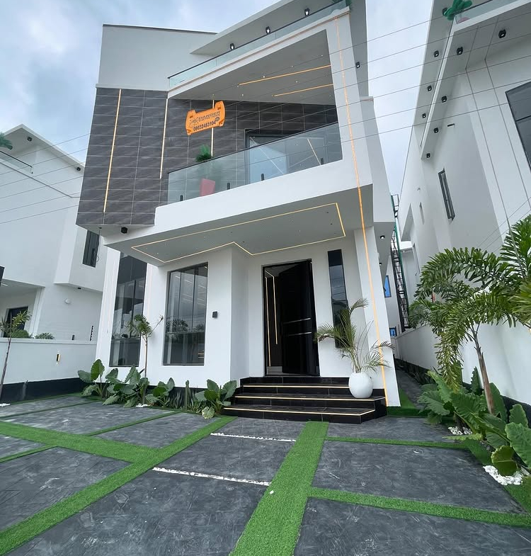4-Bedroom Detached Duplex with BQ in Ajah