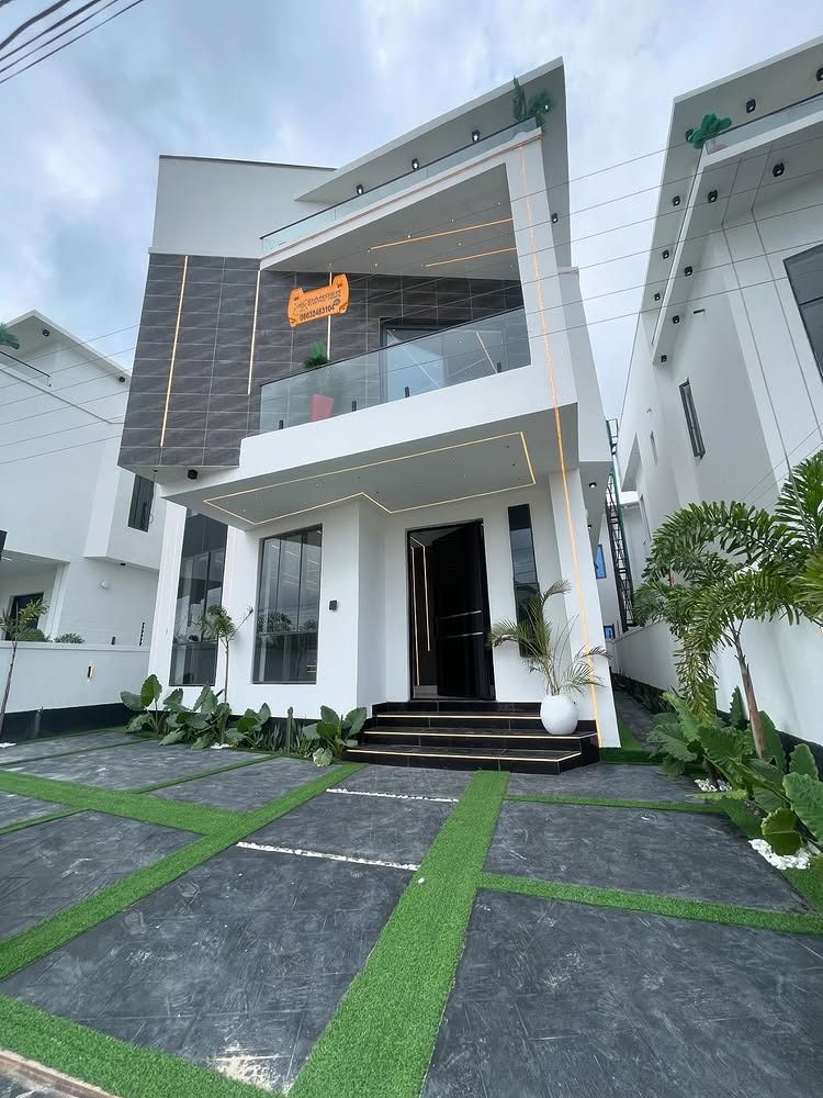 4-Bedroom Detached Duplex with BQ in Ajah
