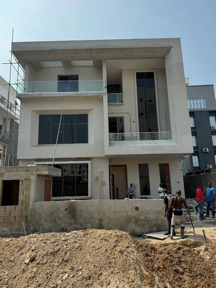 5-Bedroom Detached Duplex in Ikoyi