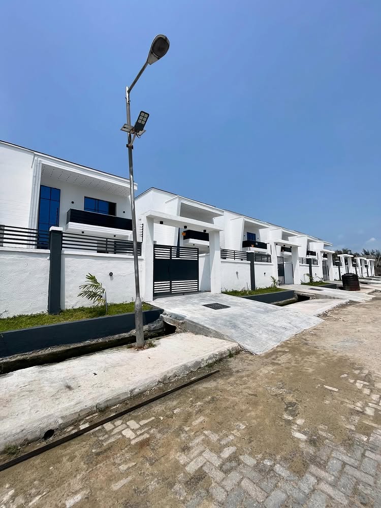 5-Bedroom Detached Duplex in Ikota Lekki
