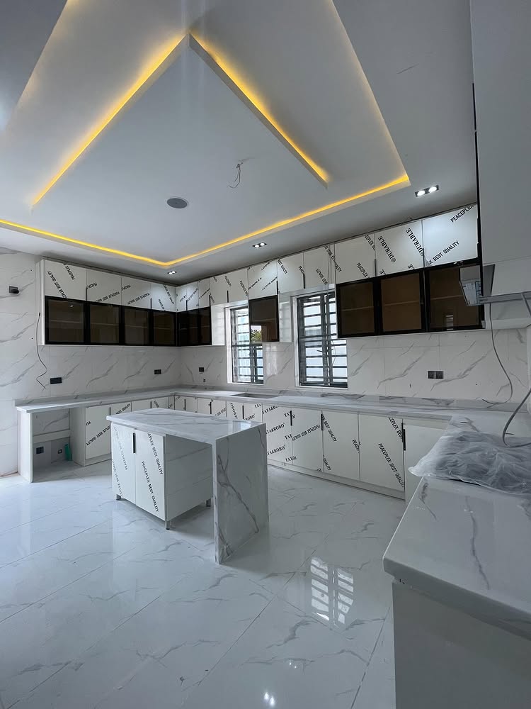 5-Bedroom Detached Duplex in Ikota Lekki