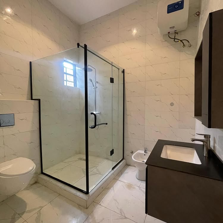 5-Bedroom Detached Duplex with BQ in Ikota Villa