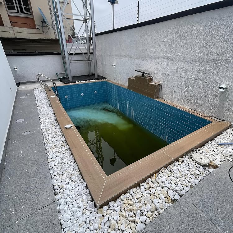 5-Bedroom Detached Duplex with BQ in Ikota Villa