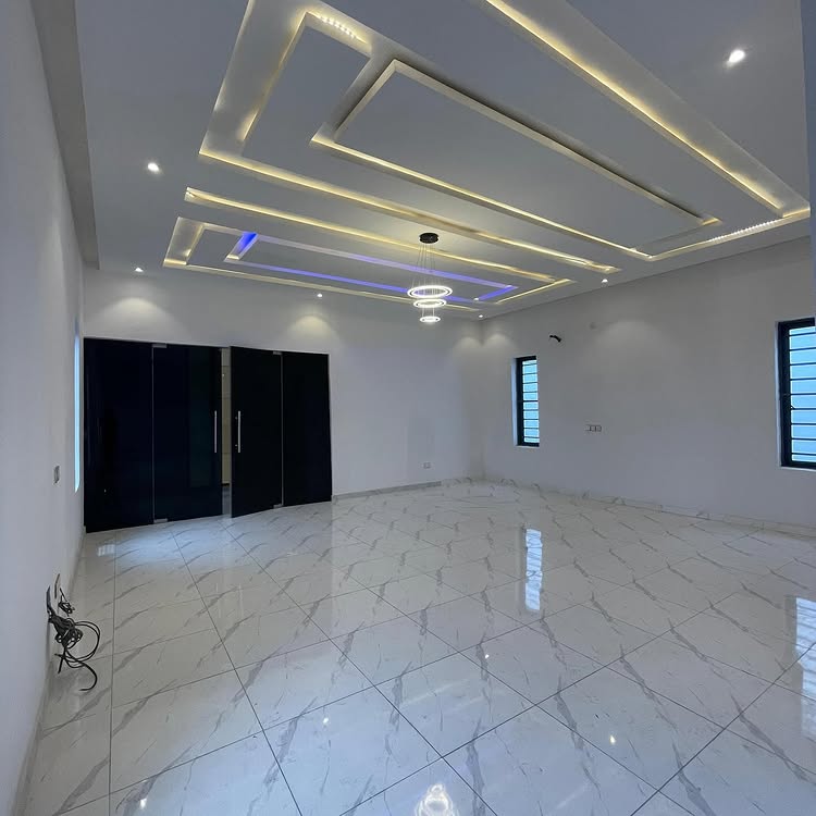 5-Bedroom Detached Duplex with BQ in Ikota Villa