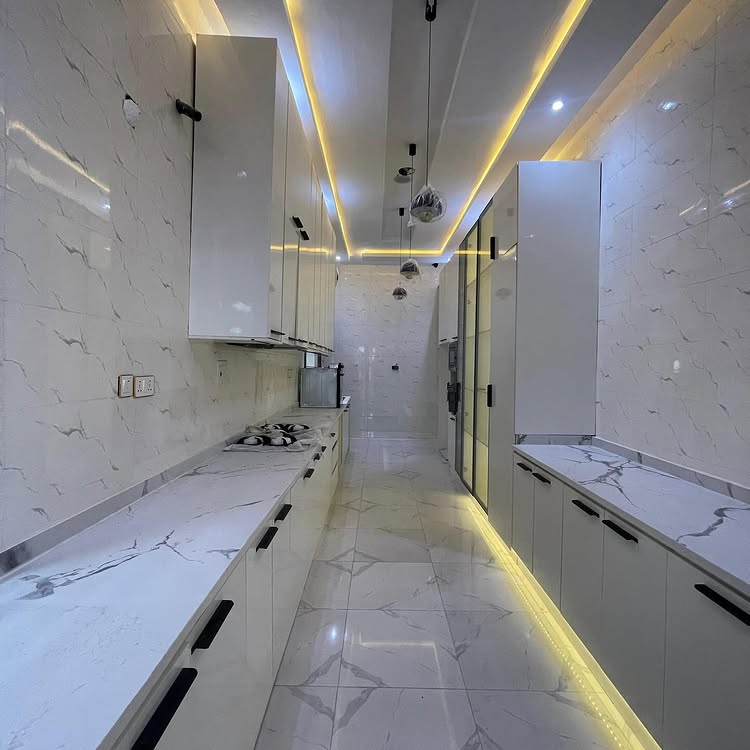 5-Bedroom Detached Duplex with BQ in Ikota Villa