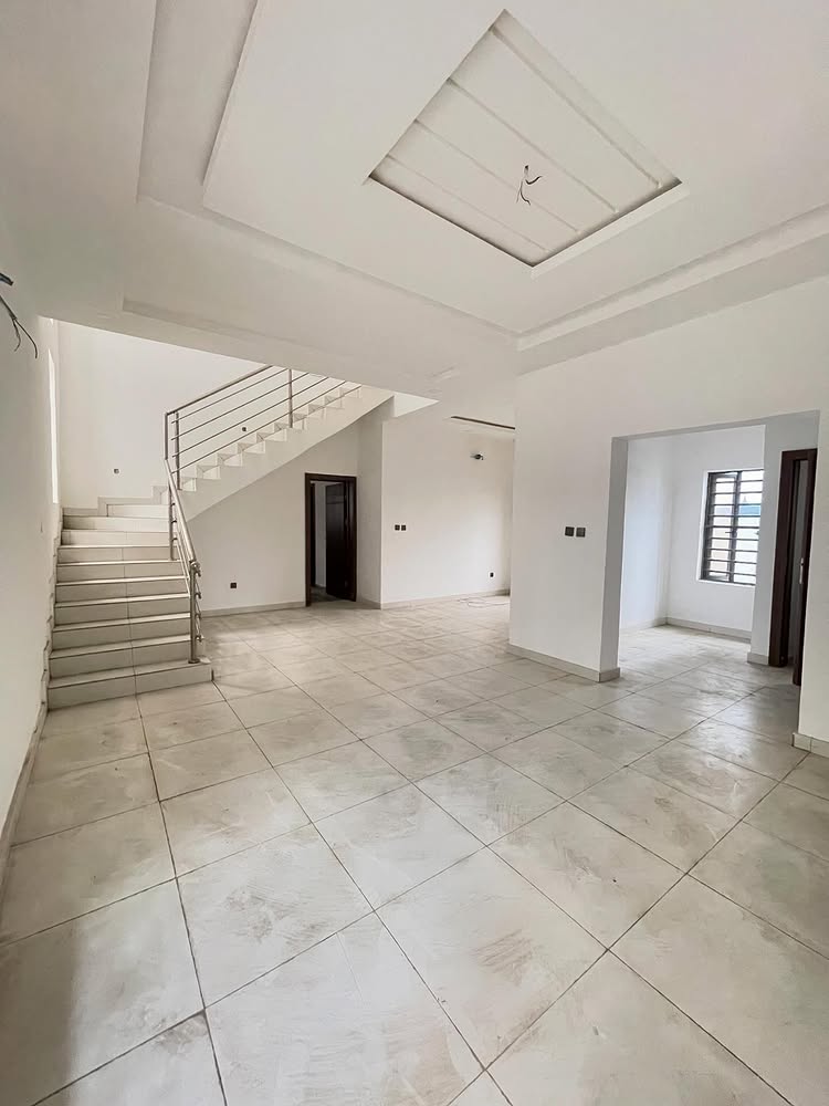 4-Bedroom Duplex in Orchid