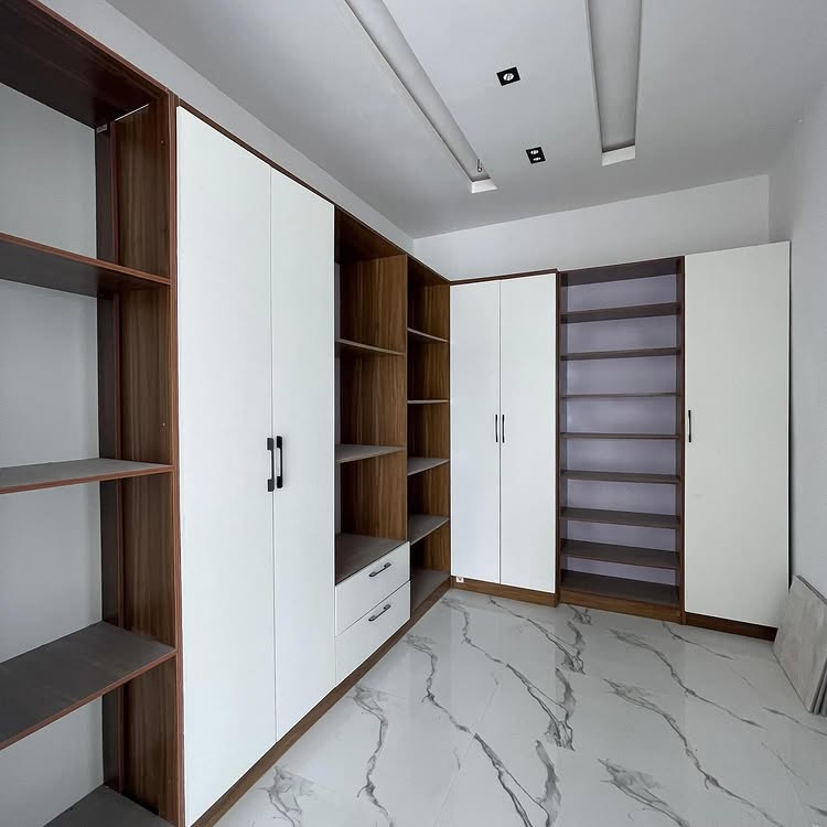 5-Bedroom Duplex in Osapa London