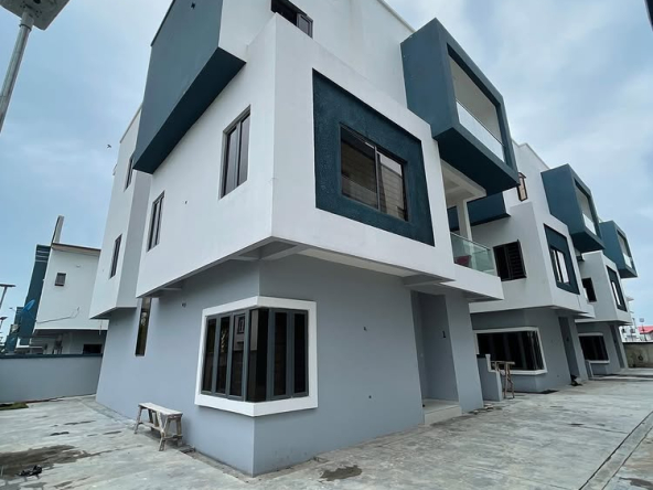 4-Bedroom Duplex in Orchid