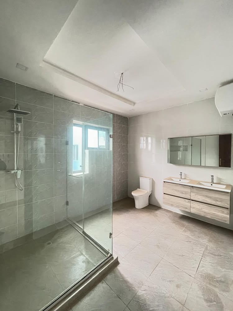 4-Bedroom Duplex in Orchid