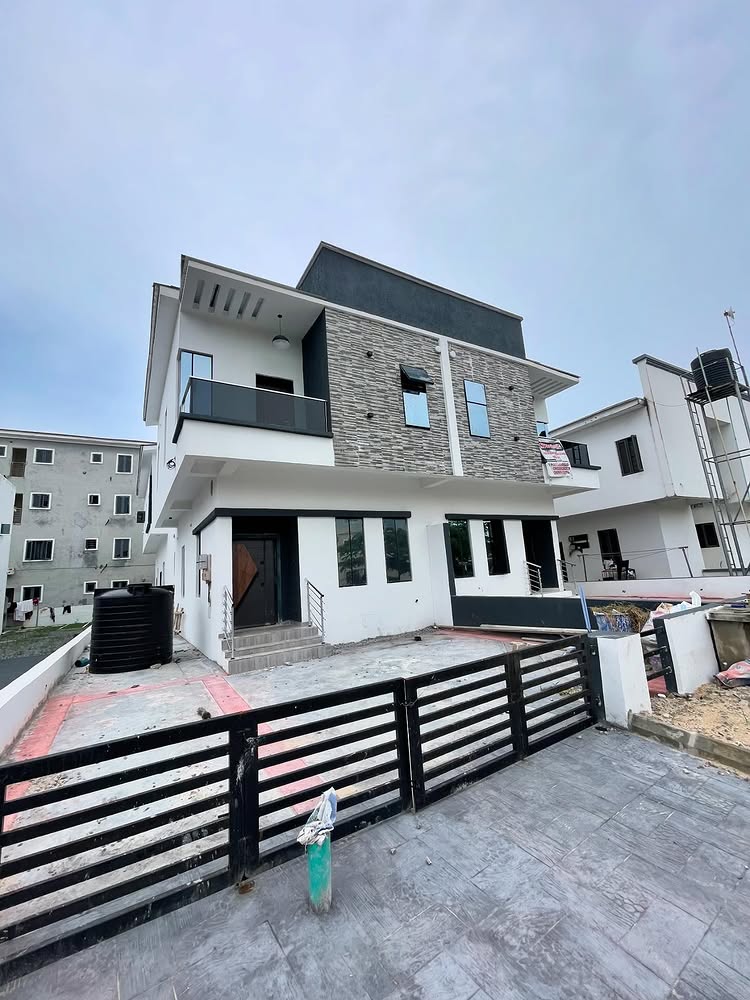 4-Bedroom Duplex in Ikota