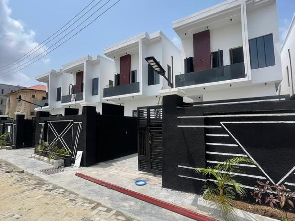 5-Bedroom Duplex in Agungi