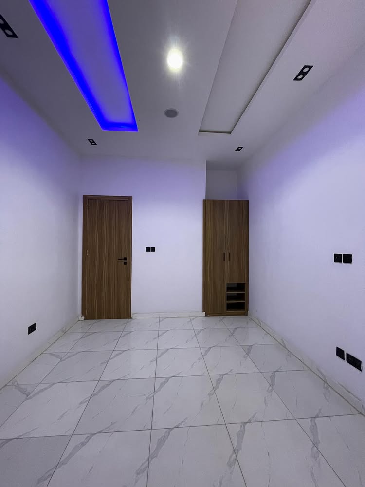 4-Bedroom Terrace Duplex in Orchid