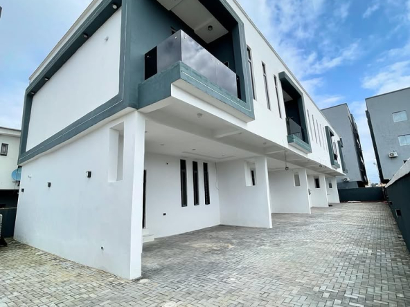 4-Bedroom Terrace Duplex in Orchid