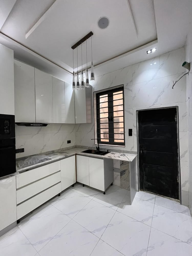 4-Bedroom Terrace Duplex in Orchid