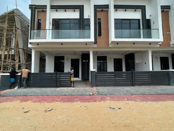 4-Bedroom Terrace Duplex in Ikota Villa