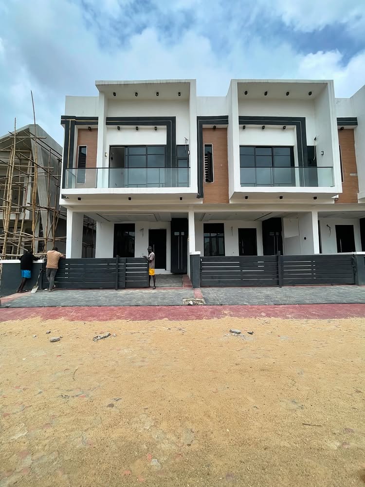 4-Bedroom Terrace Duplex in Ikota Villa