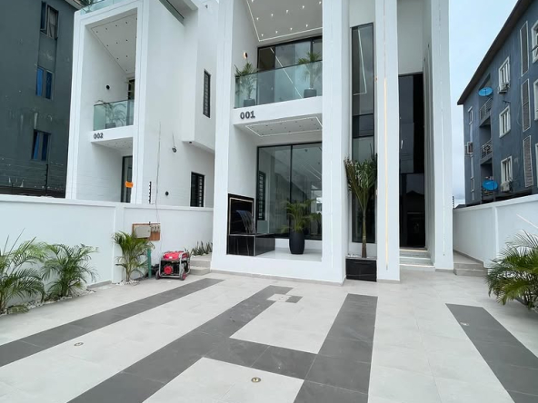 5-Bedroom Duplex in Chevron Toll Gate