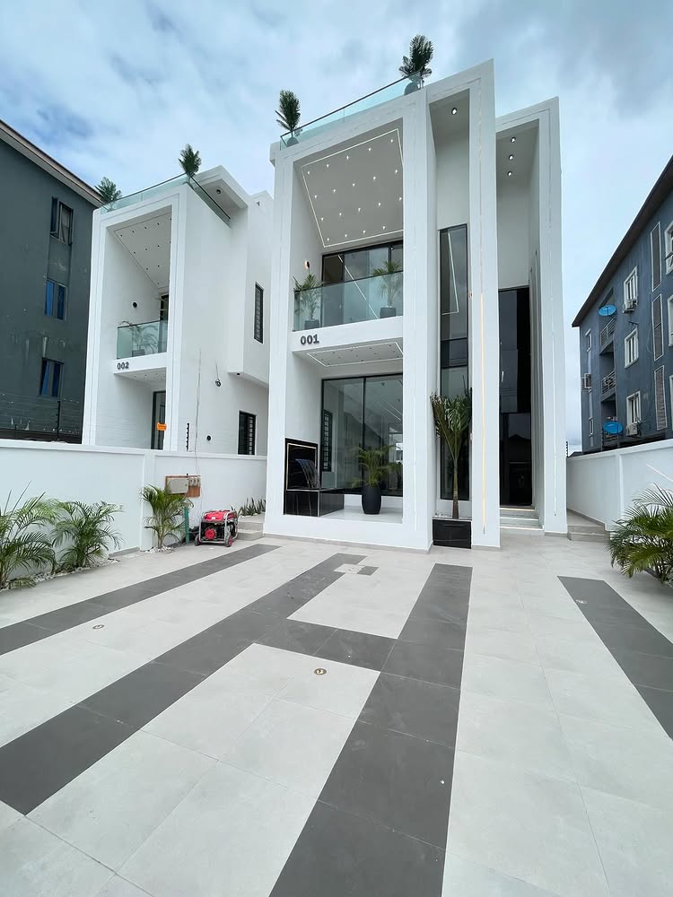 5-Bedroom Duplex in Chevron Toll Gate