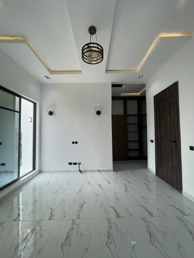 4-Bedroom Terrace Duplex in Ikota Villa