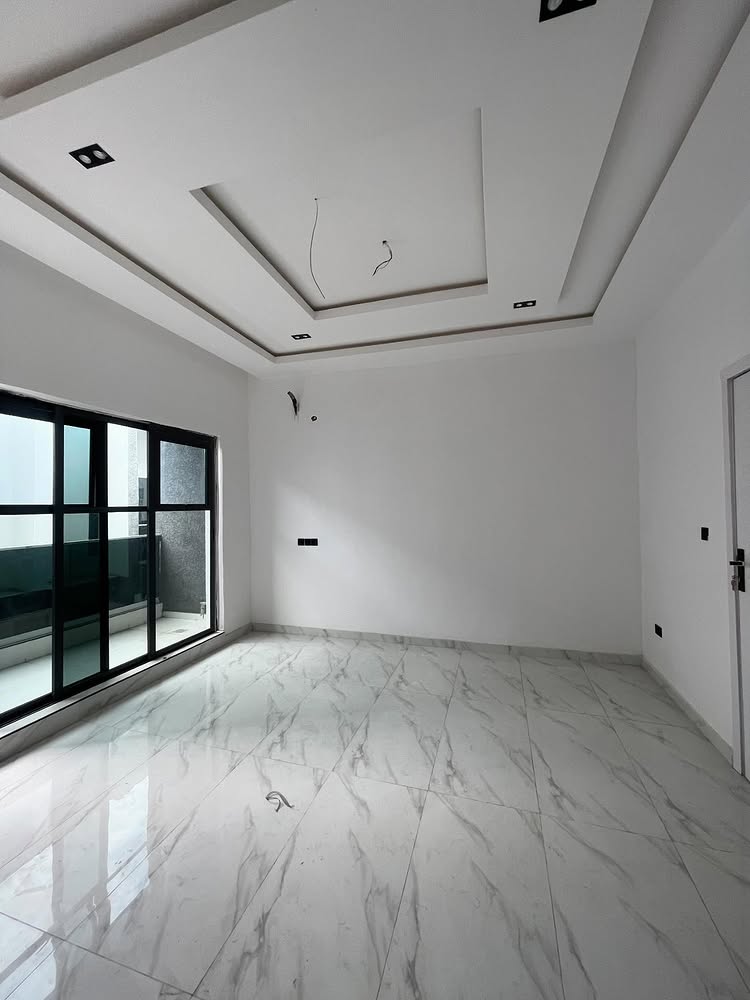 4-Bedroom Terrace Duplex in Ikota Villa