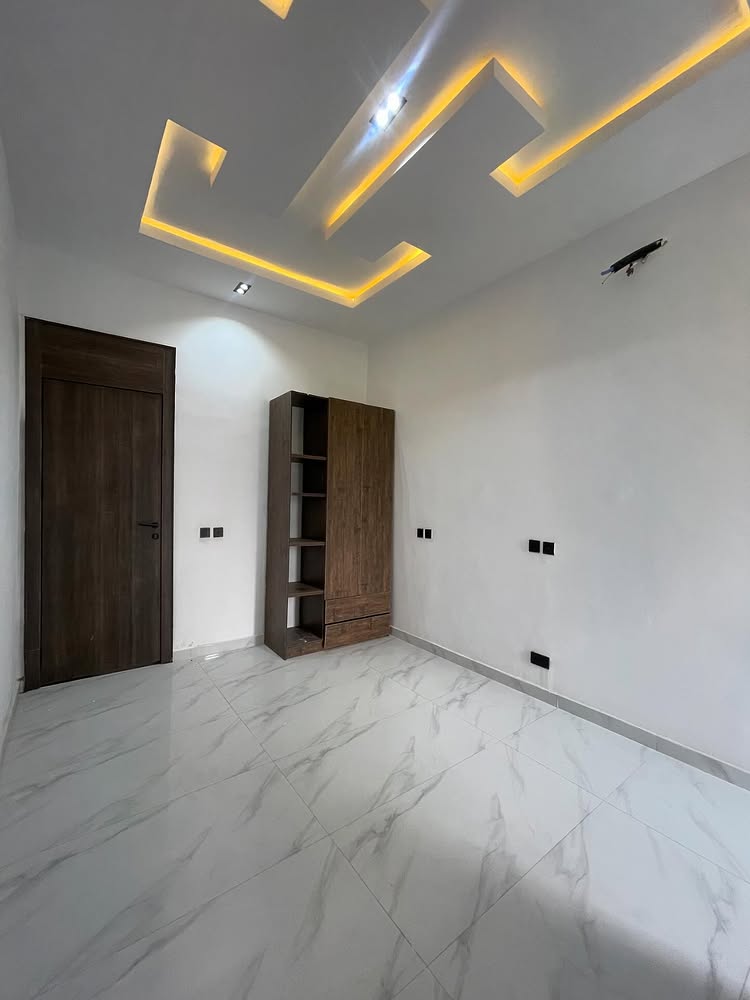 4-Bedroom Terrace Duplex in Ikota Villa