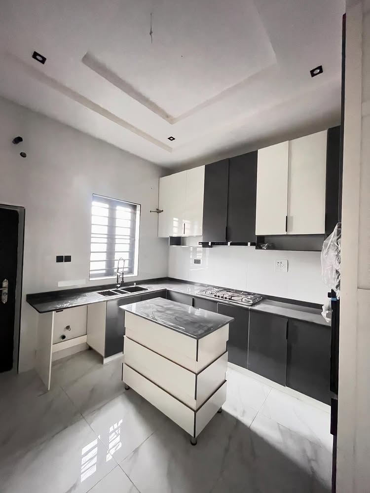 4-Bedroom Terrace Duplex in Ikota Villa