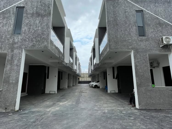 4-Bedroom Terrace Duplex in Ikota Villa