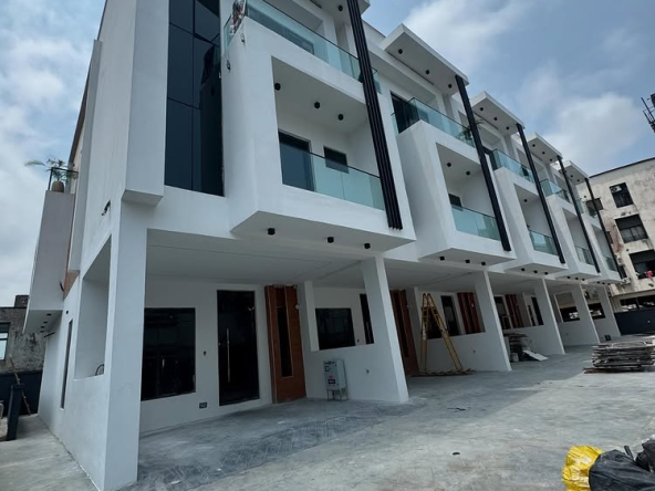 4-Bedroom Terrace Duplex in Osapa London
