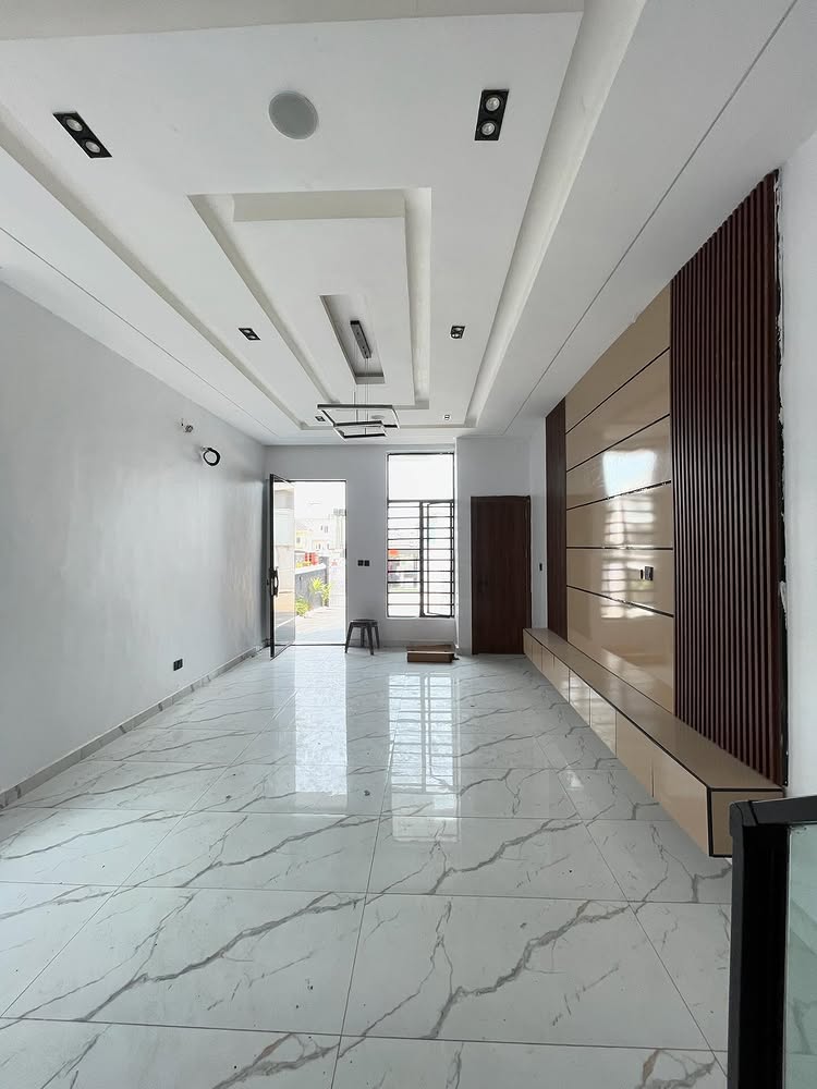 4-Bedroom Duplex in Ikota Villa