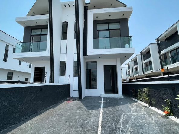 4-Bedroom Duplex in Ikota Villa
