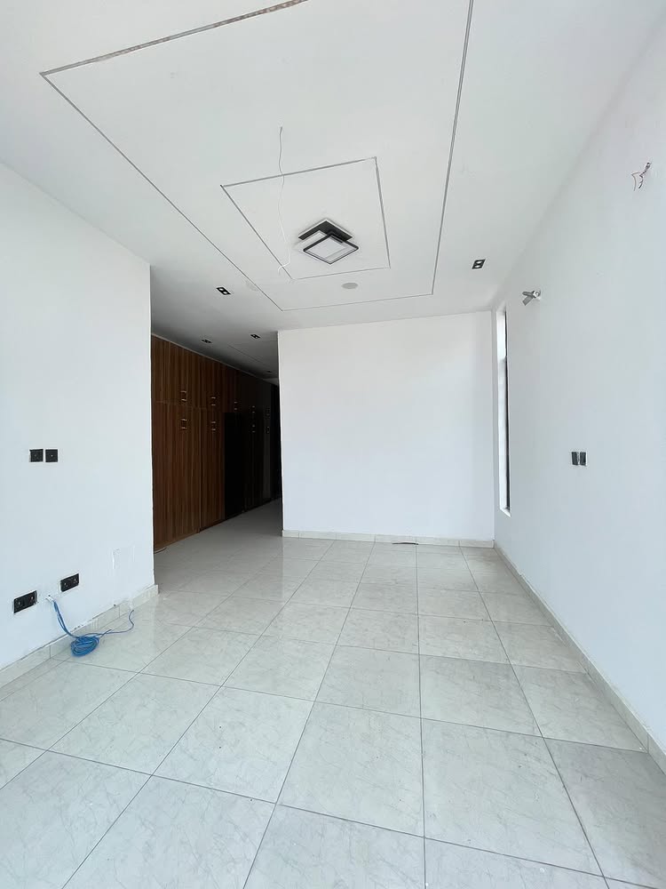 4-Bedroom Duplex in Ikota Villa