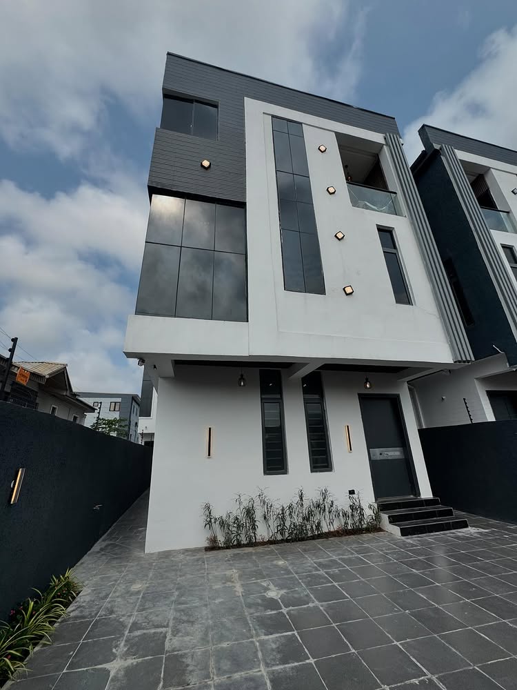 5-Bedroom Duplex in Lekki Phase 1