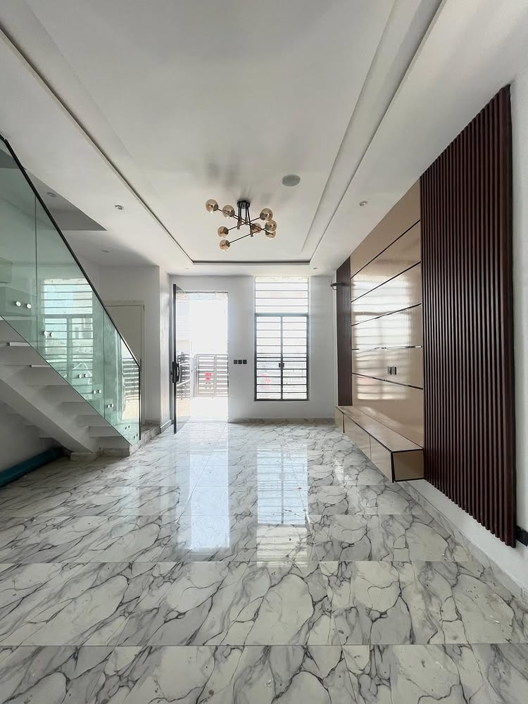 4-Bedroom Duplex in Ikota Villa