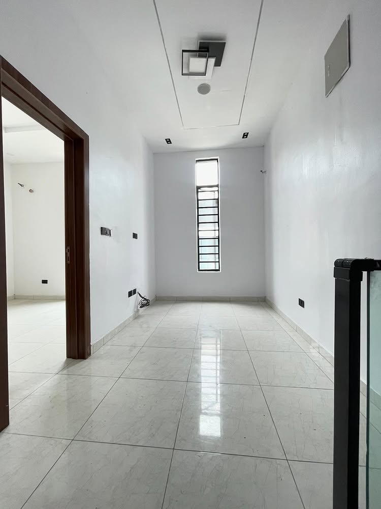 4-Bedroom Duplex in Ikota Villa